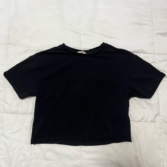 BLACK CROP TOP - Picture 2 of 4